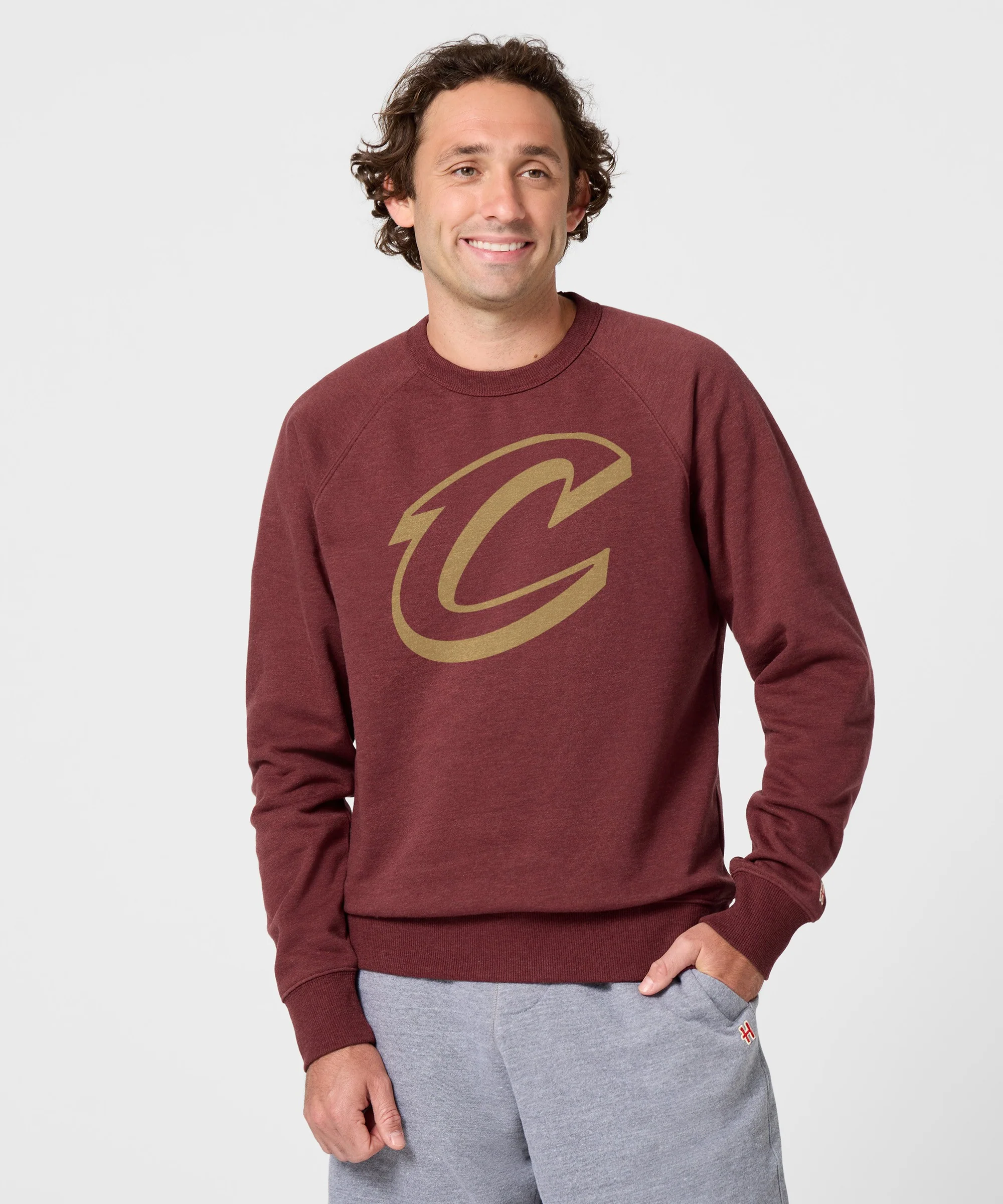 Cleveland Cavaliers Logo Crewneck - Image 6
